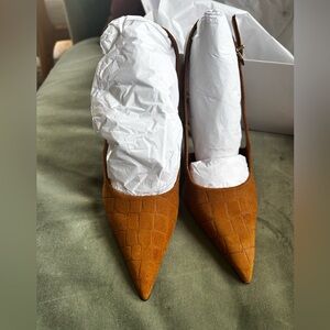 Tan suede sling back stilettos. Boris Pump